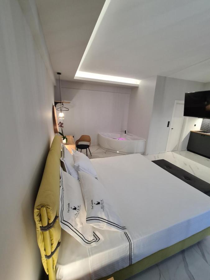 Ilia'S Luxury Suites - Adults Only Xylokastro Eksteriør billede