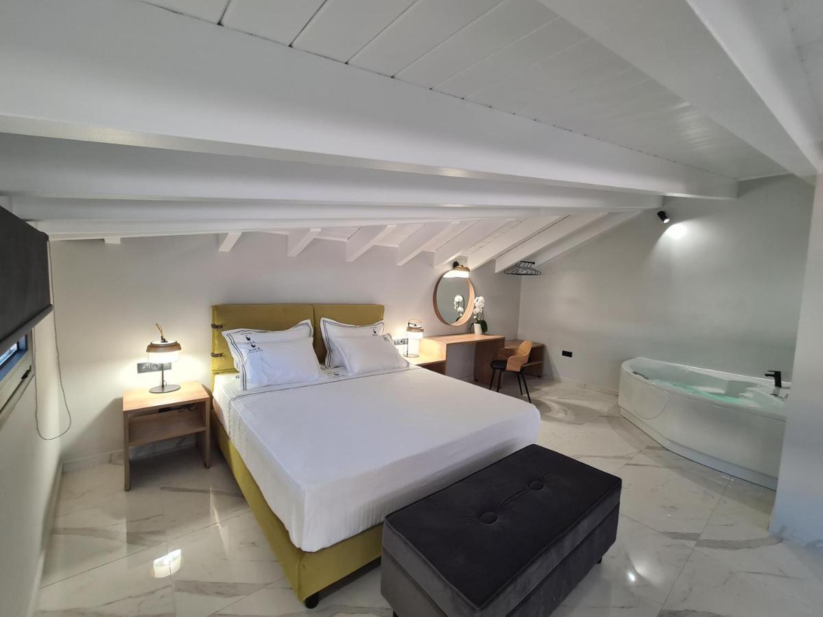 Ilia'S Luxury Suites - Adults Only Xylokastro Eksteriør billede